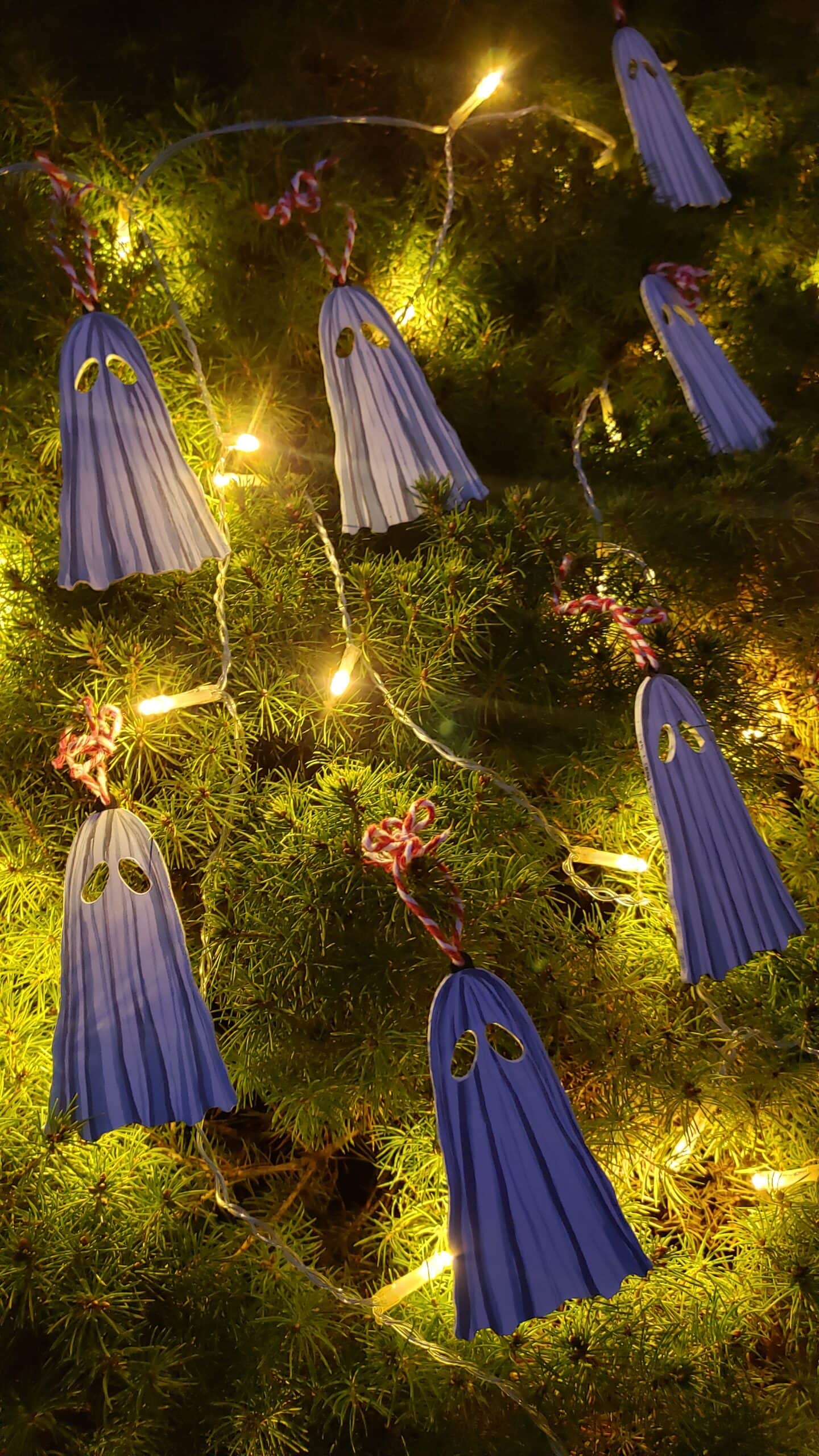 holiday-ghost-ornaments-christmas-tree