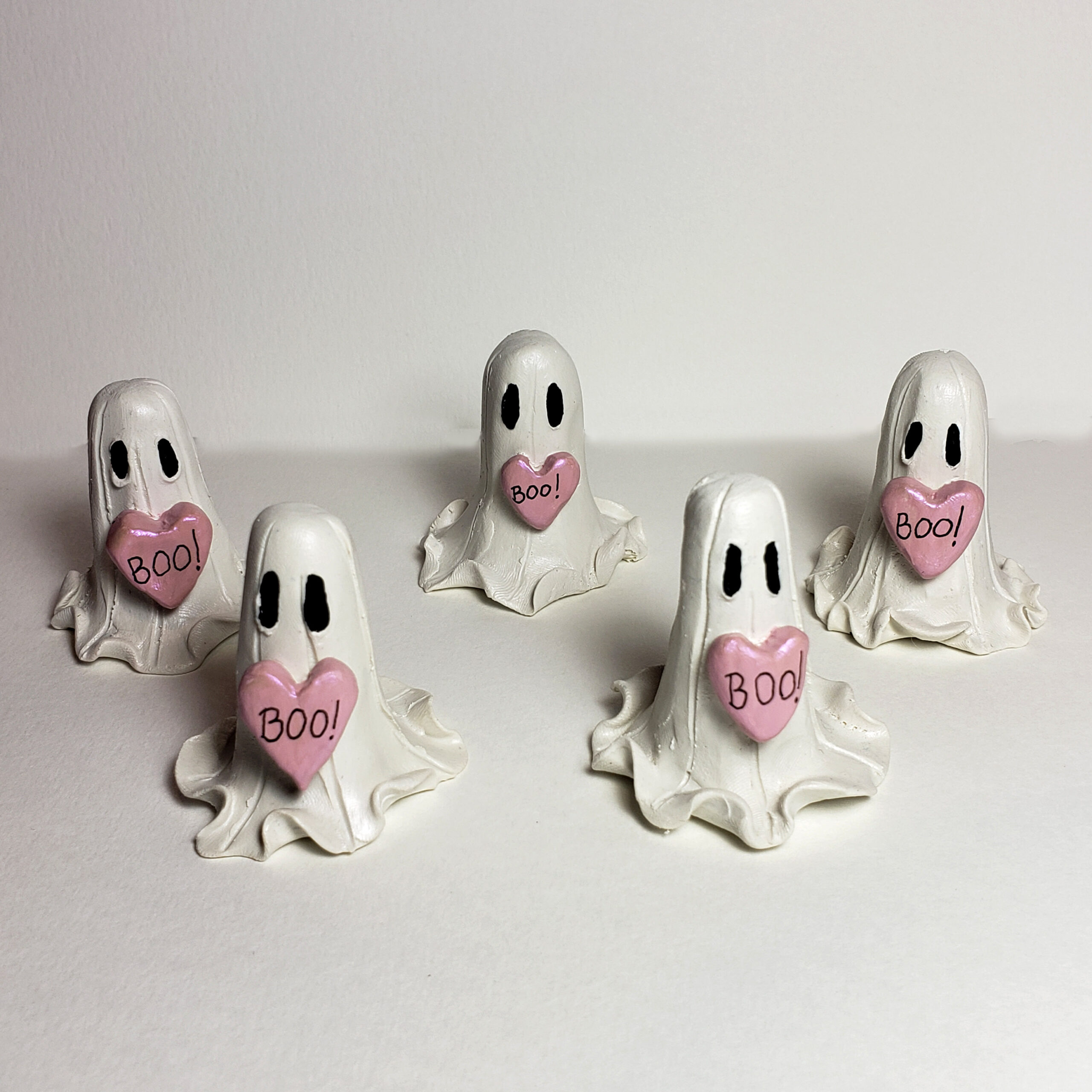 mini-statuettes-with-hearts-white-bg