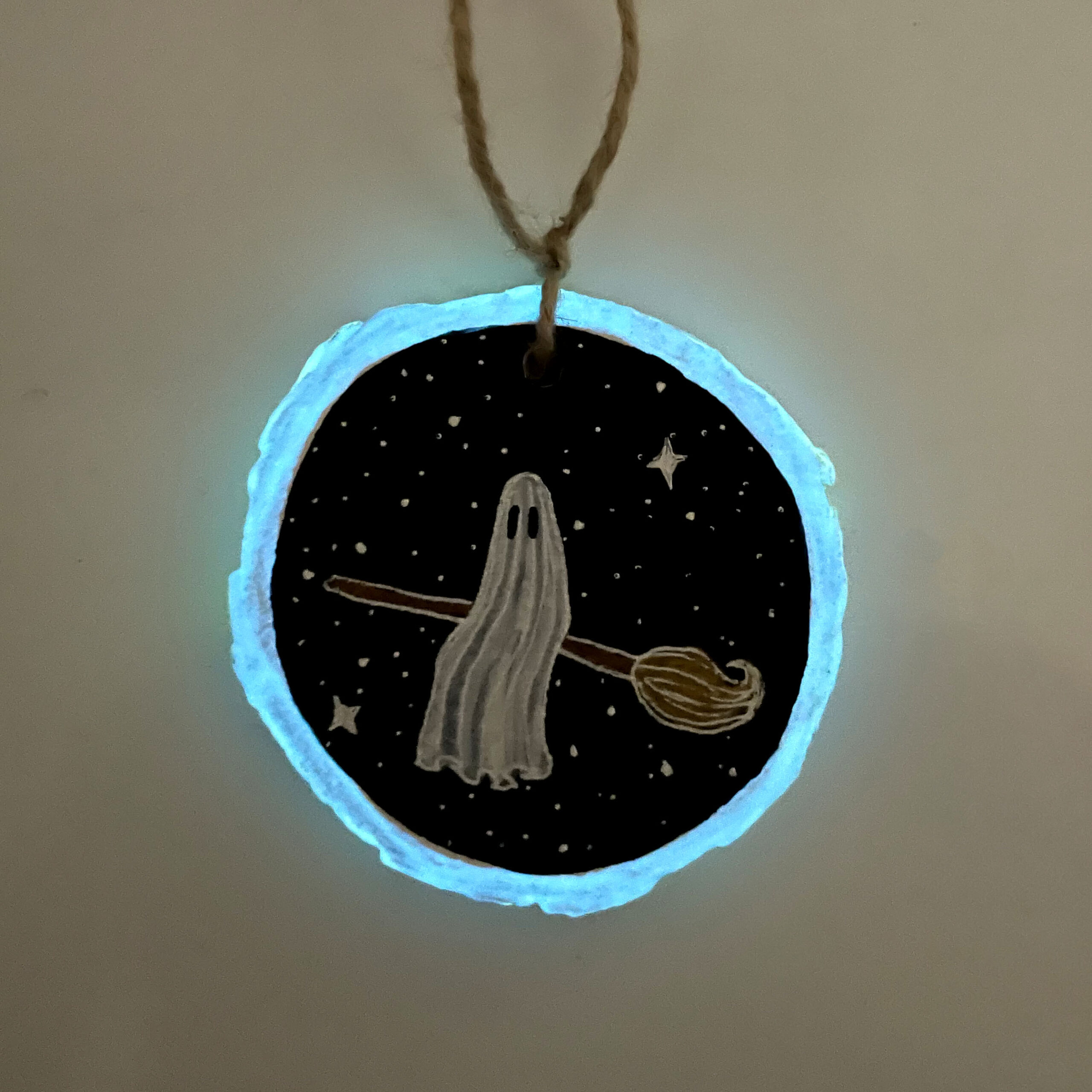 flying-ghost-glowing-ornament